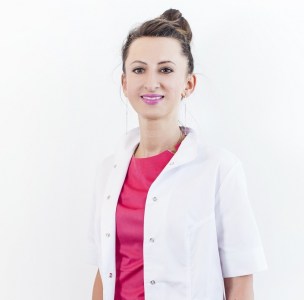 dr Elżbieta Meszyńska, dermatolog z Dr Turowski Hair Restoration Clinic